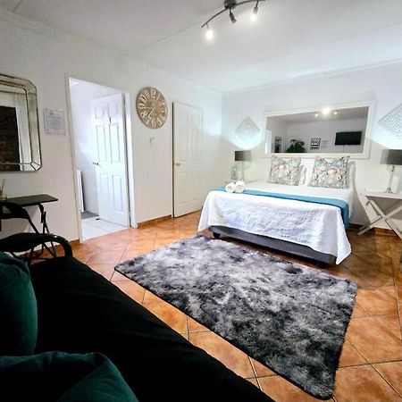 Zhantique Guest House 1- Unit 5 Боксбург Екстериор снимка