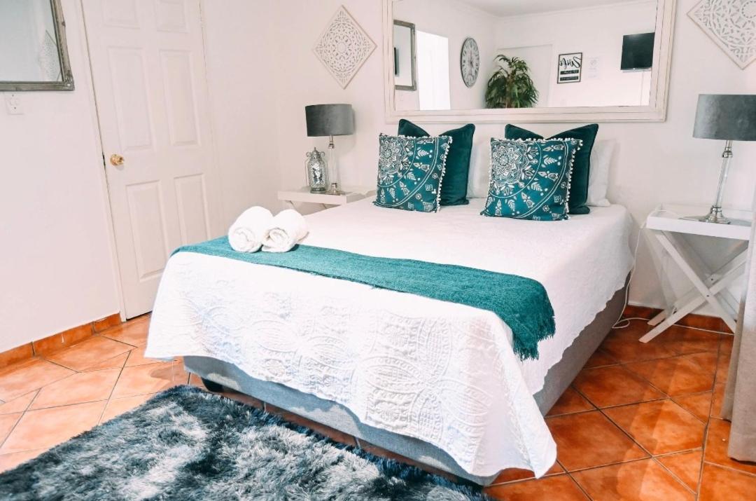 Zhantique Guest House 1- Unit 5 Боксбург Екстериор снимка