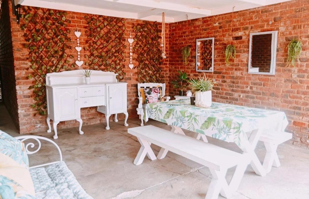 Zhantique Guest House 1- Unit 5 Боксбург Екстериор снимка