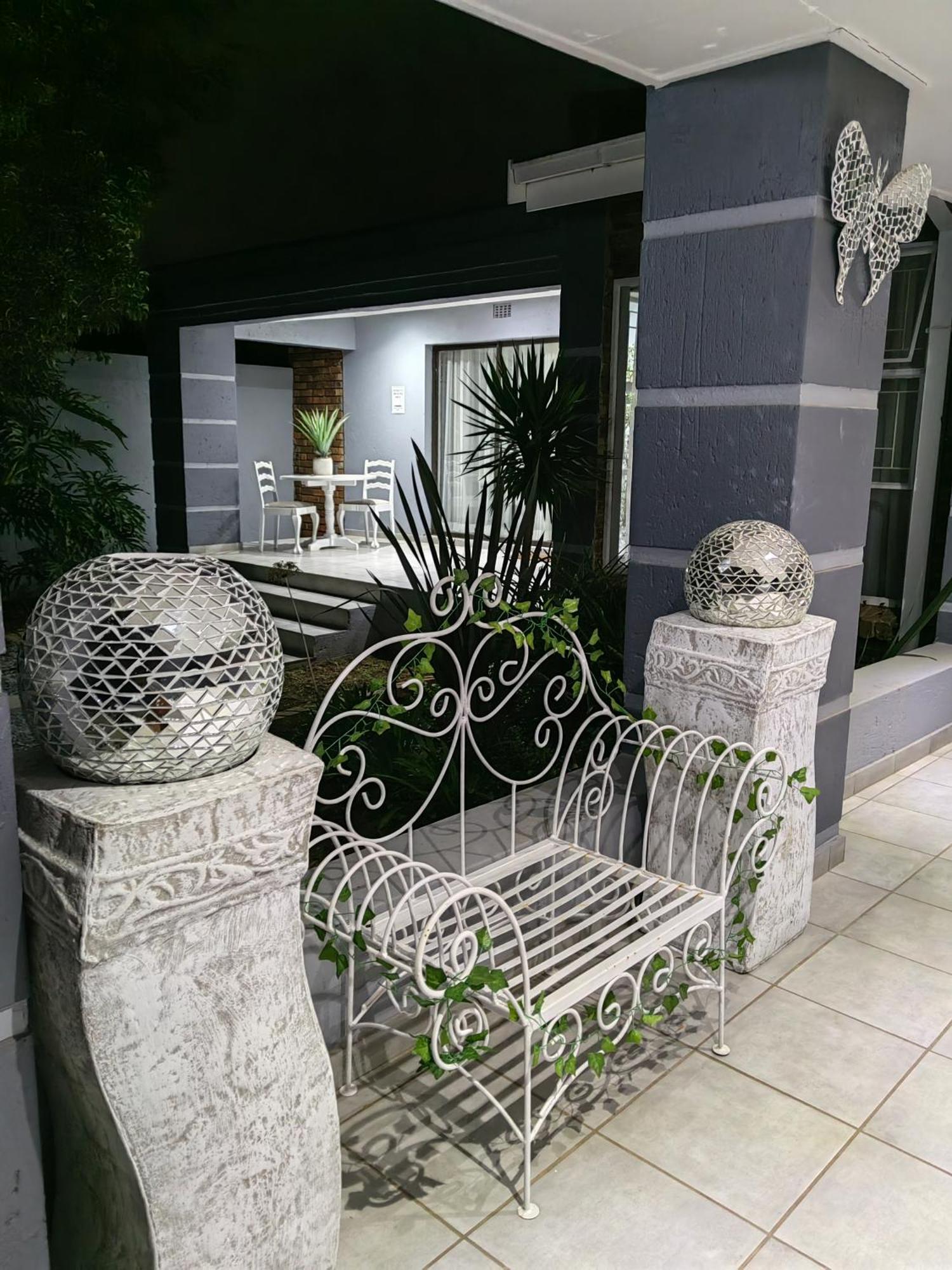 Zhantique Guest House 1- Unit 5 Боксбург Екстериор снимка