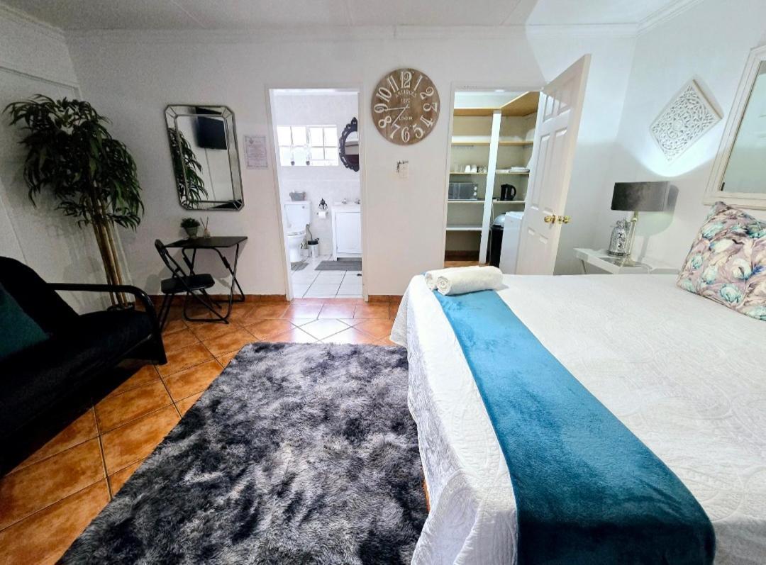 Zhantique Guest House 1- Unit 5 Боксбург Екстериор снимка